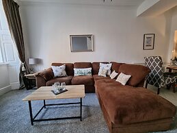 Rose Apartment 2-bed Town Centre Apartment in Ayr