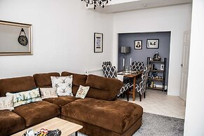 Rose Apartment 2-bed Town Centre Apartment in Ayr