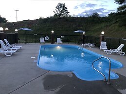 The Tompkinsville Inn