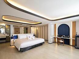 Anona Beachfront Phuket Resort