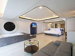 Anona Beachfront Phuket Resort