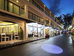 Anona Beachfront Phuket Resort