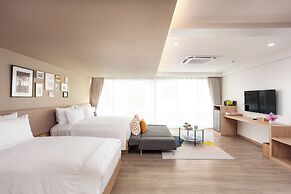 Anona Beachfront Phuket Resort