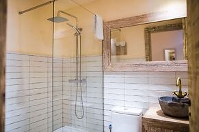 La Bodega Suites