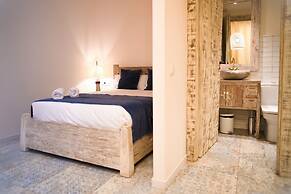 La Bodega Suites