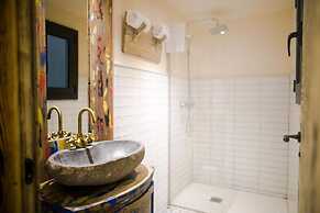 La Bodega Suites