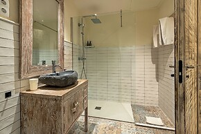 La Bodega Suites