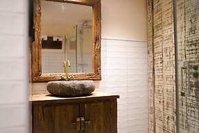 La Bodega Suites