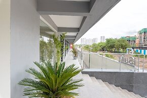 StayBird B Suite, Business Hotel