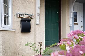 Ivydene - Beautiful Cottage Stone Throw From Beach Wonderful Sea Views