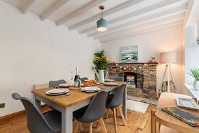 Ivydene - Beautiful Cottage Stone Throw From Beach Wonderful Sea Views