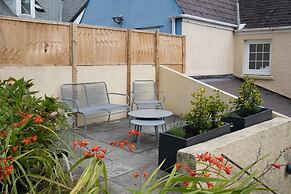 Ivydene - Beautiful Cottage Stone Throw From Beach Wonderful Sea Views