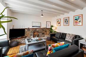 Ivydene - Beautiful Cottage Stone Throw From Beach Wonderful Sea Views