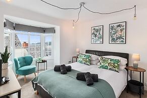 Ivydene - Beautiful Cottage Stone Throw From Beach Wonderful Sea Views