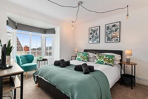 Ivydene - Beautiful Cottage Stone Throw From Beach Wonderful Sea Views