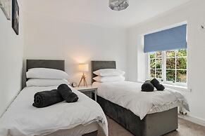 Ivydene - Beautiful Cottage Stone Throw From Beach Wonderful Sea Views