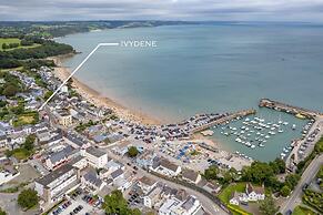 Ivydene - Beautiful Cottage Stone Throw From Beach Wonderful Sea Views