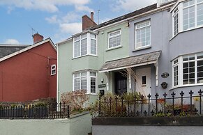 Ivydene - Beautiful Cottage Stone Throw From Beach Wonderful Sea Views