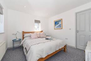 The Little House, Boutique Home Near the sea