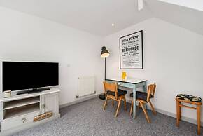 The Little House, Boutique Home Near the sea