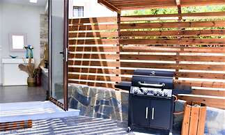 Aurora Luxury Retreat - Beachfront & Private Pool