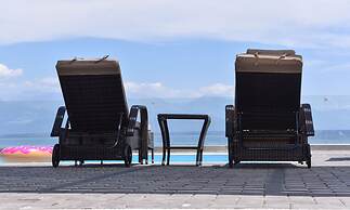 Aurora Luxury Retreat - Beachfront & Private Pool