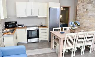 Aurora Luxury Retreat - Beachfront & Private Pool