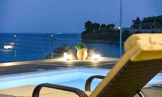 Aurora Luxury Retreat - Beachfront & Private Pool