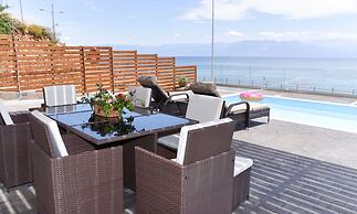 Aurora Luxury Retreat - Beachfront & Private Pool