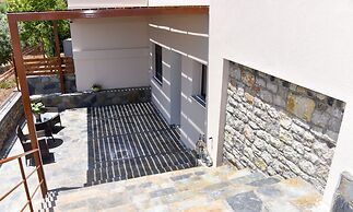 Aurora Luxury Retreat - Beachfront & Private Pool