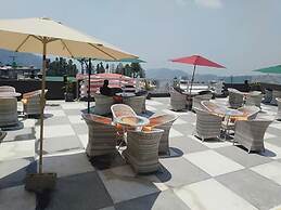 Taj Hotel And Restaurant