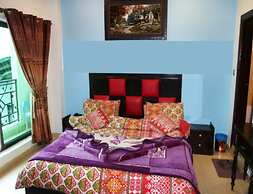 Taj Hotel And Restaurant