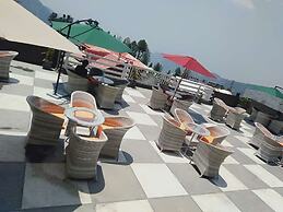 Taj Hotel And Restaurant