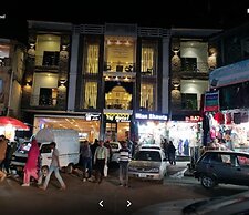 Taj Hotel And Restaurant