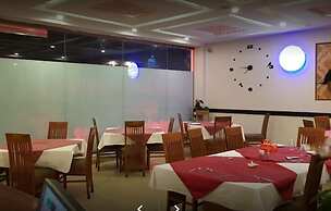 Taj Hotel And Restaurant