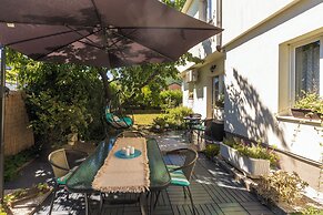 Cozy Home With Private Garden