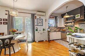 Cozy Home With Private Garden