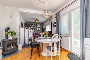 Cozy Home With Private Garden