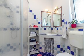 Cozy Home With Private Garden