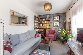 Cozy Home With Private Garden