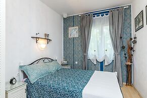 Cozy Home With Private Garden