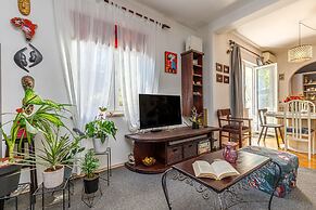 Cozy Home With Private Garden