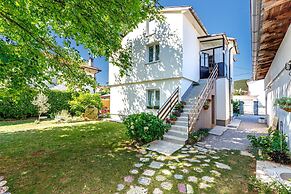 Cozy Home With Private Garden