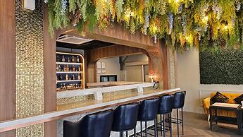 Montree Phuket Hotel