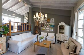 Serene Seaside Bliss - Lush & Secluded Garden Oasis