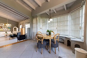 Serene Seaside Bliss - Lush & Secluded Garden Oasis