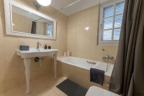 Serene Seaside Bliss - Lush & Secluded Garden Oasis