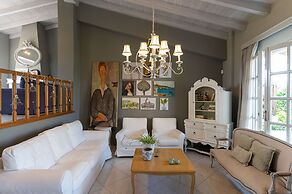 Serene Seaside Bliss - Lush & Secluded Garden Oasis