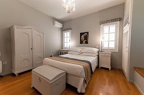 Serene Seaside Bliss - Lush & Secluded Garden Oasis