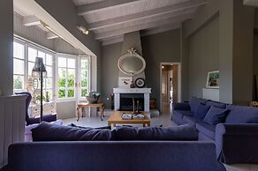 Serene Seaside Bliss - Lush & Secluded Garden Oasis